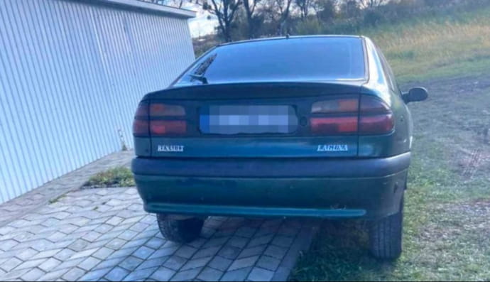 на Рівненщині водій заявив про викрадення своєї автівки, яка відкотилася на 70 м