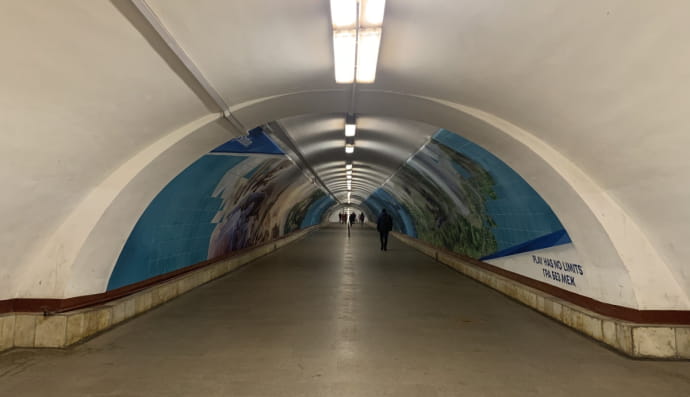 перехід між станціями "Хрещатик" і "Майдан Незалежності"