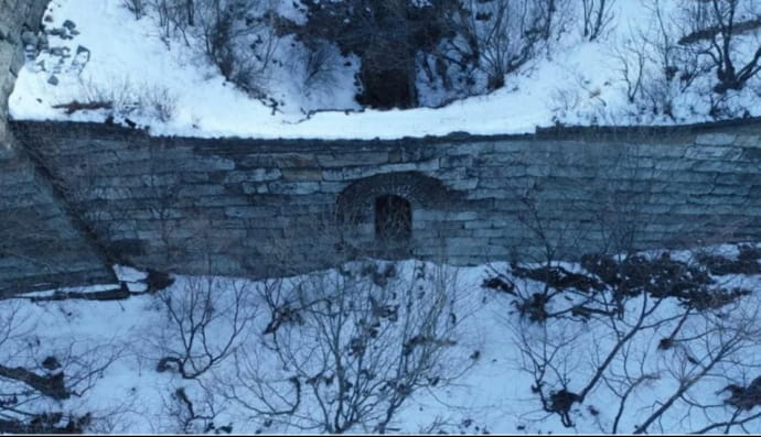 потайная дверь в Великой Китайской стене