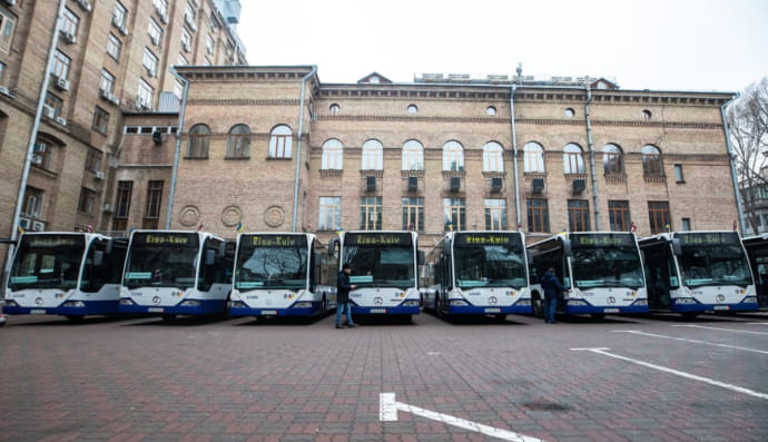 Рига передала Києву 11 пасажирських автобусів