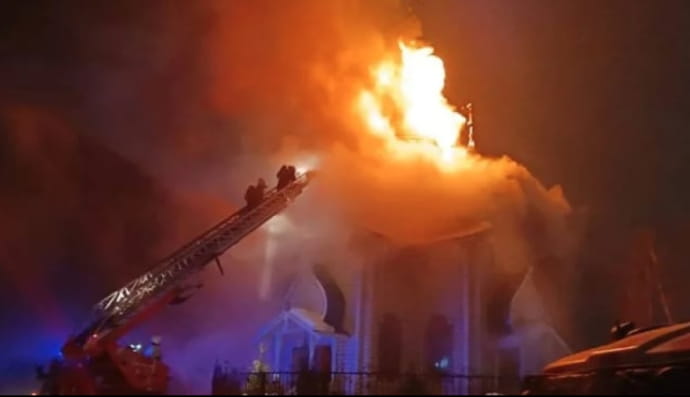 на россии запылала церковь, в которой "крестили" мобилизованных