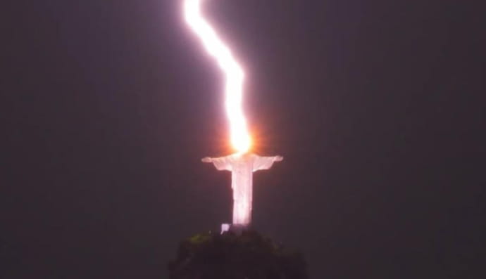 Статуя Христа