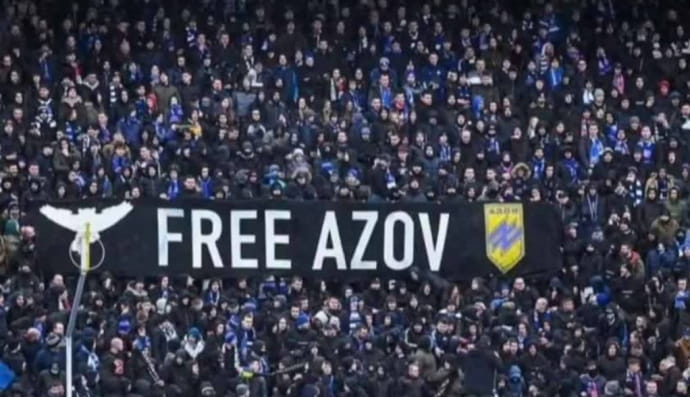 Вболівальники та банер