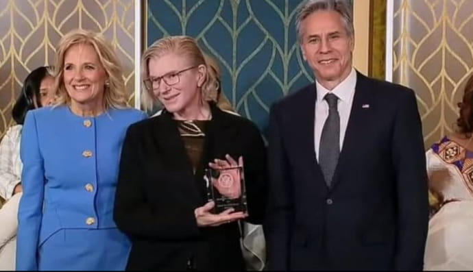 Юлия "Тайра" Паевская во время награждения