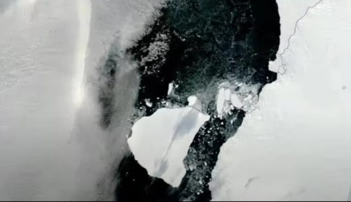 айсберг размеров с Лондон, дрейфующий океаном