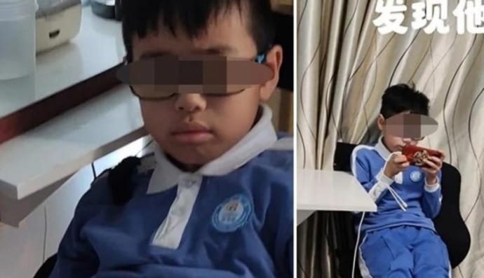 Дитина грає