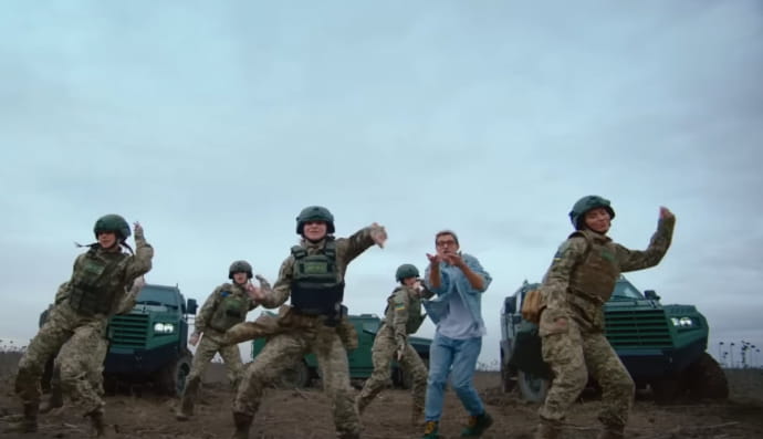 Фрагмент із кліпу