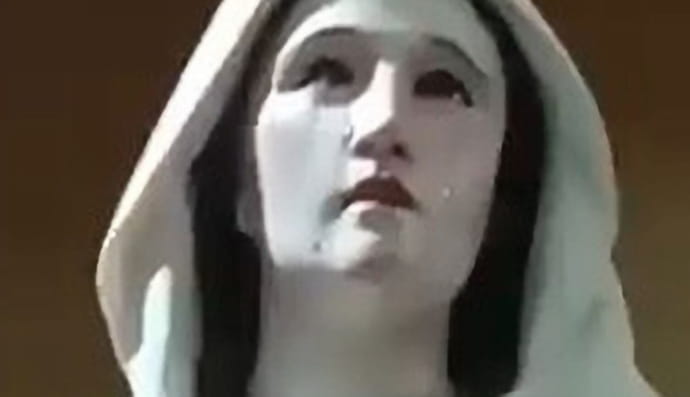 статуя Діви Марії "заплакала"