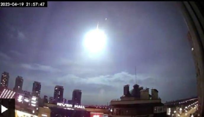 Спалах у небі над Києвом