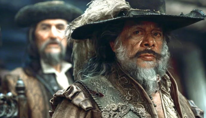 Серхіо Кальдерон у ролі Едуардо Вільянуева