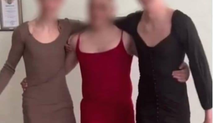 у Луцьку хлопці прийшли в школу у сукнях