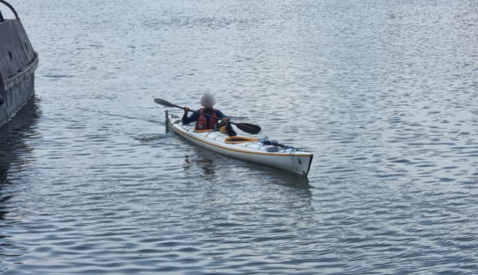 Мужчина 51 день плыл на каяке из Франции и оказался в Украине