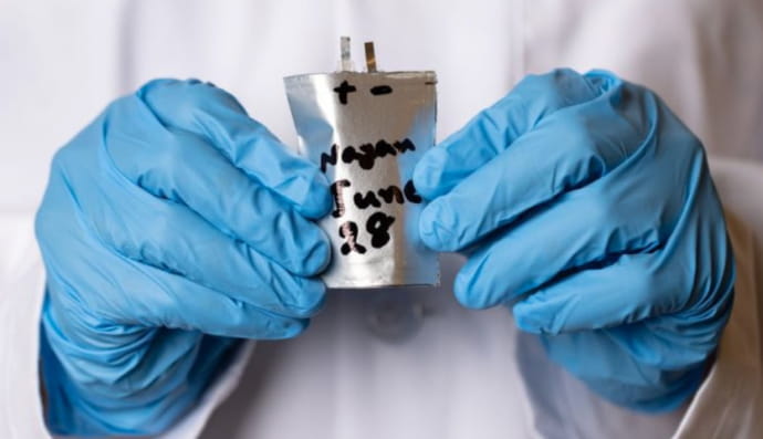 Учені створили гнучку батарею на основі тканини