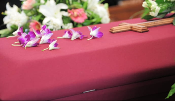 труна, рожева труна