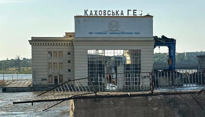 Каховська ГЕС після підриву