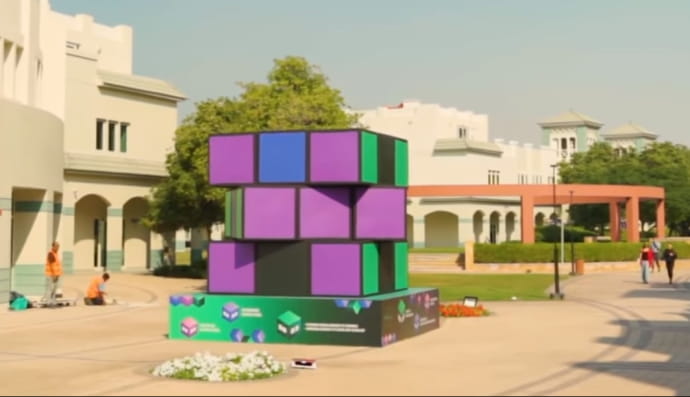 Самый большой в мире кубик Рубика