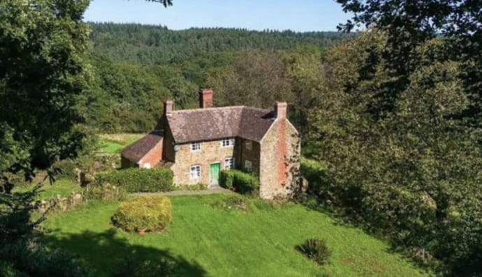 В Англии продают жуткий 400-летний дом