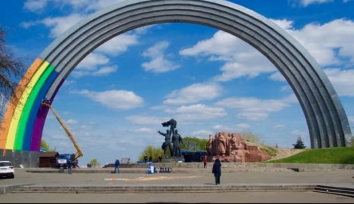 Арка дружбы народов в цветах