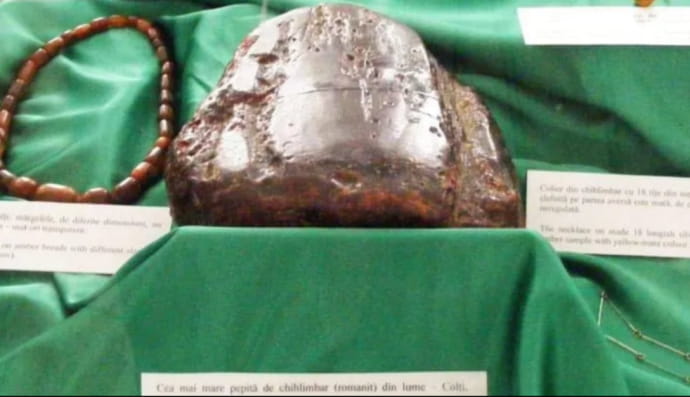 Бурштиновий камінь