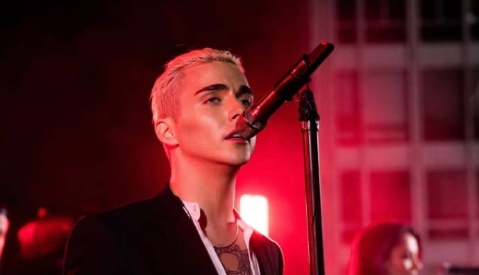 Співак MELOVIN 