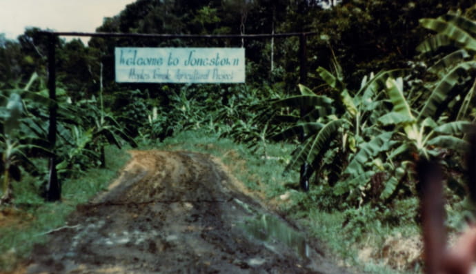Вхід до Джонстауна