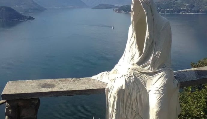 Замок Веціо, Італія