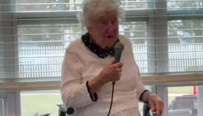 106-летняя Флоренс Хакман