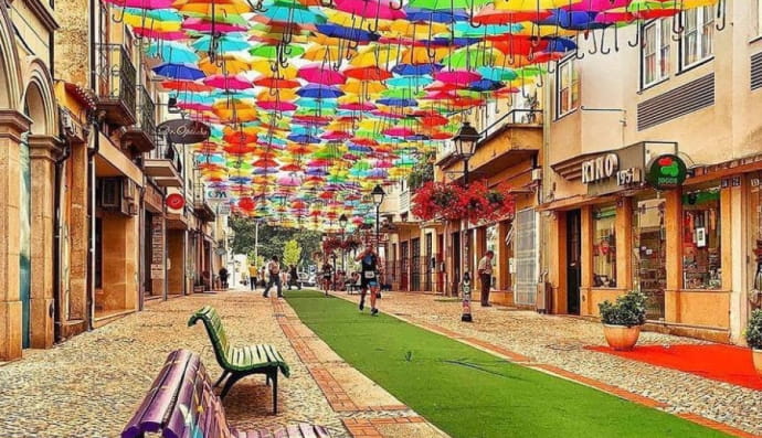 Вулиця Амбрелла в Агеді, Португалія