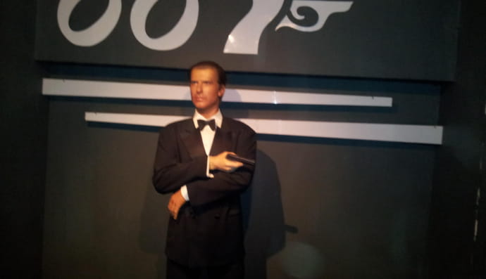 Джеймс Бонд