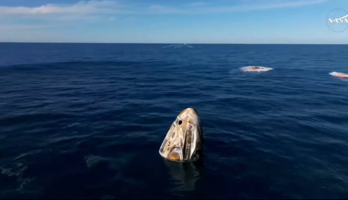 Капсула Crew Dragon