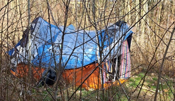 Українка в Польщі жила у наметі