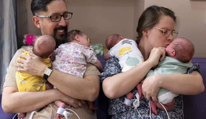 Жінка народила найрідкіснішу четверню 