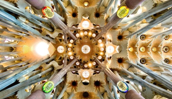 Стела храму Святого Сімейства