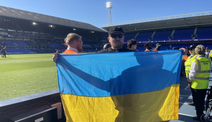 Вболівальник із прапором