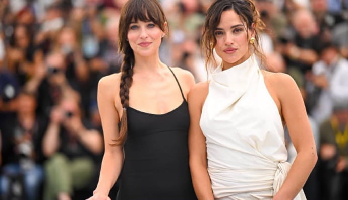 Дакота Джонсон і Адріа Архона 