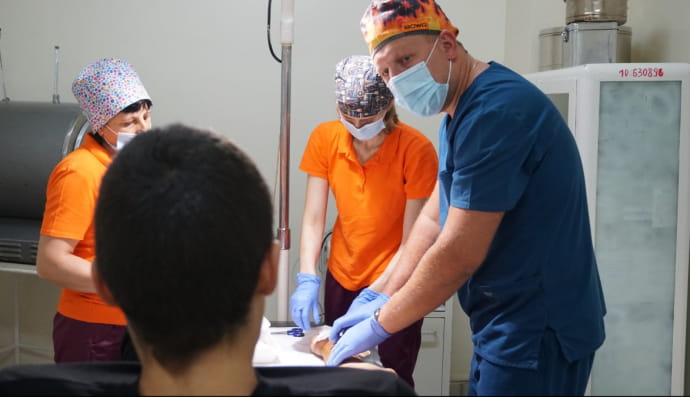 Подростков укусили неизвестные насекомые 