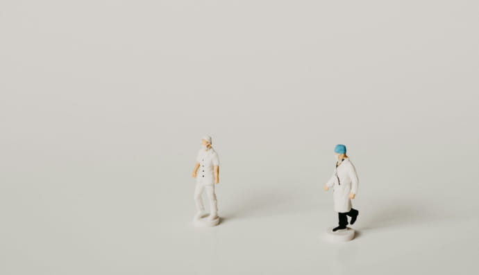 Фігурки лікарів