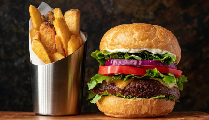 Картофель фри и бургер