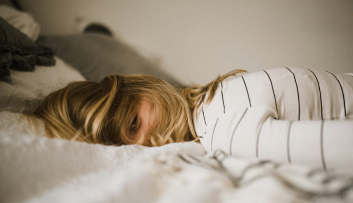 Жінка у ліжку