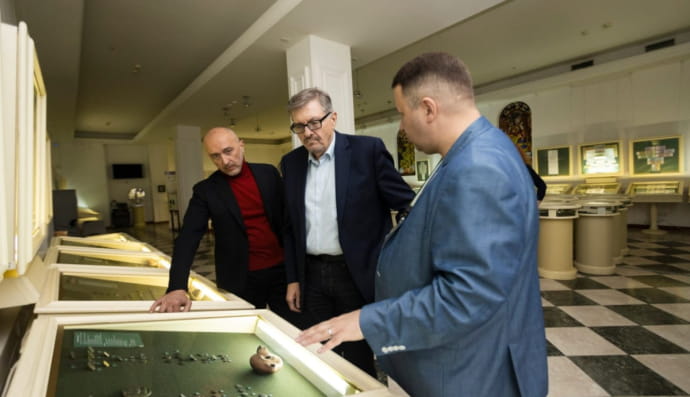 Сергей Плохий посетил Национальный банк и Музей денег