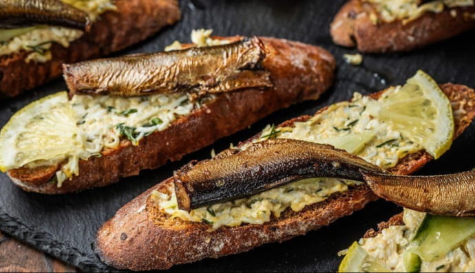 Бутерброди зі шпротами
