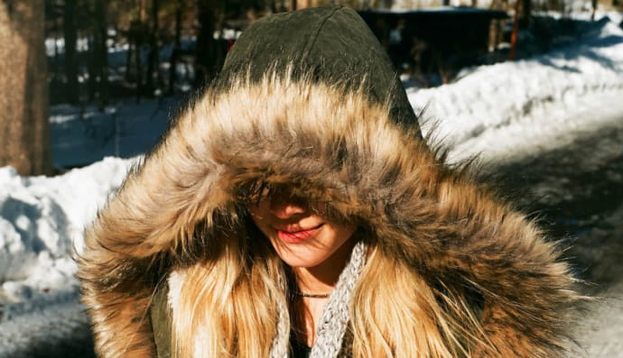 Жінка у зимовому одязі