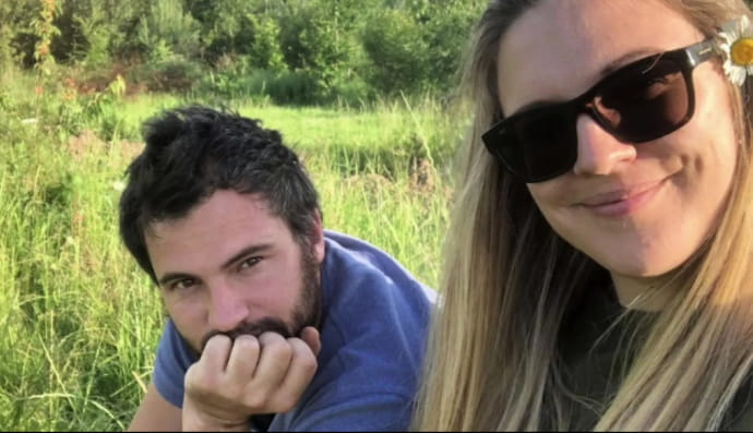 Історія пари, яка виживала у лісі