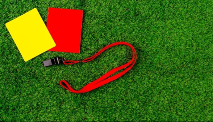 Червона та жовта картки, фол, футбол