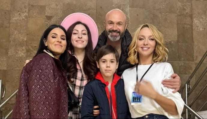 Маша Єфросиніна та Оля Полякова з родинами 