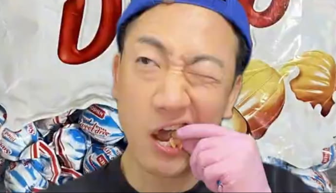 Скріншот з відео Jaekang_eating