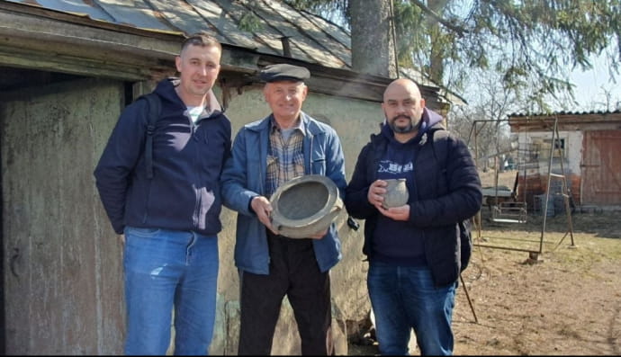 Находка на сельском кладбище