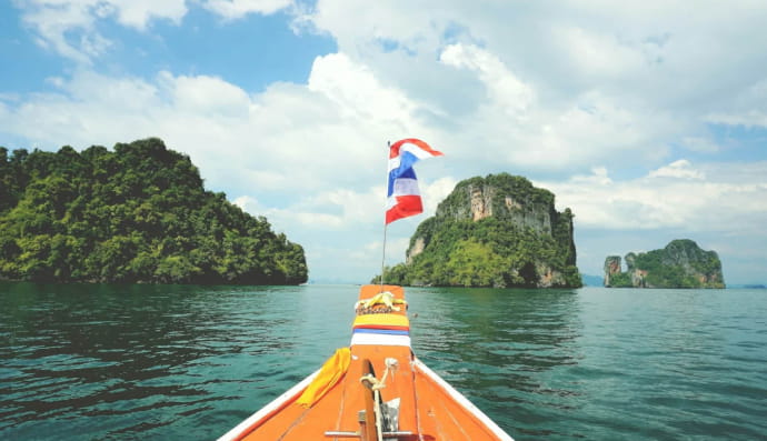 Прапор Таїланду на човні