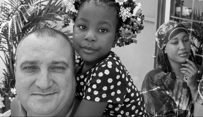 Андрей Багно с ребенком и супругой