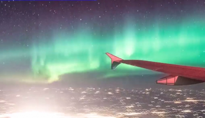 Північне сяйво з літака